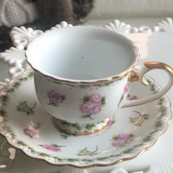 Sweet Shabby Chic Style Pink Roses Teacup & Saucer - Picture 1 of 9